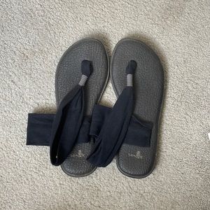 sanuk sandals size 7